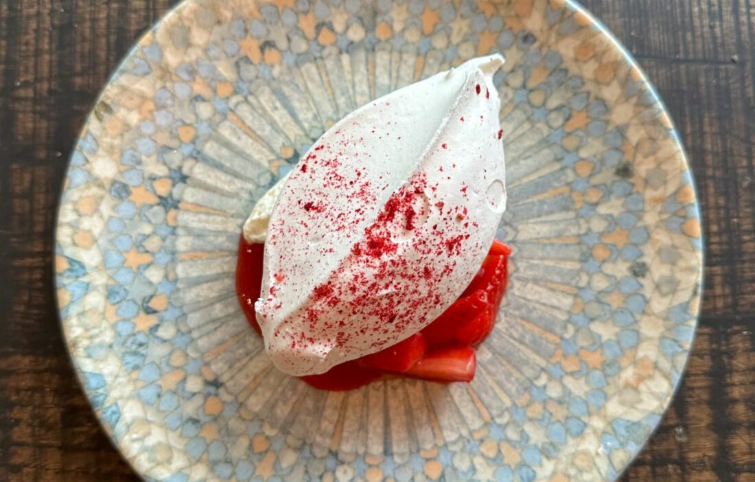 A DELICIOUS STRAWBERRY AND CREAM PAVLOVA